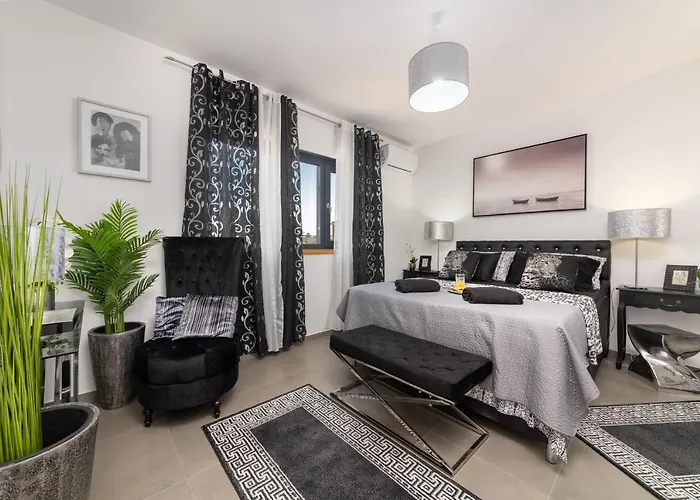 Semesterbostad Casa Nera *